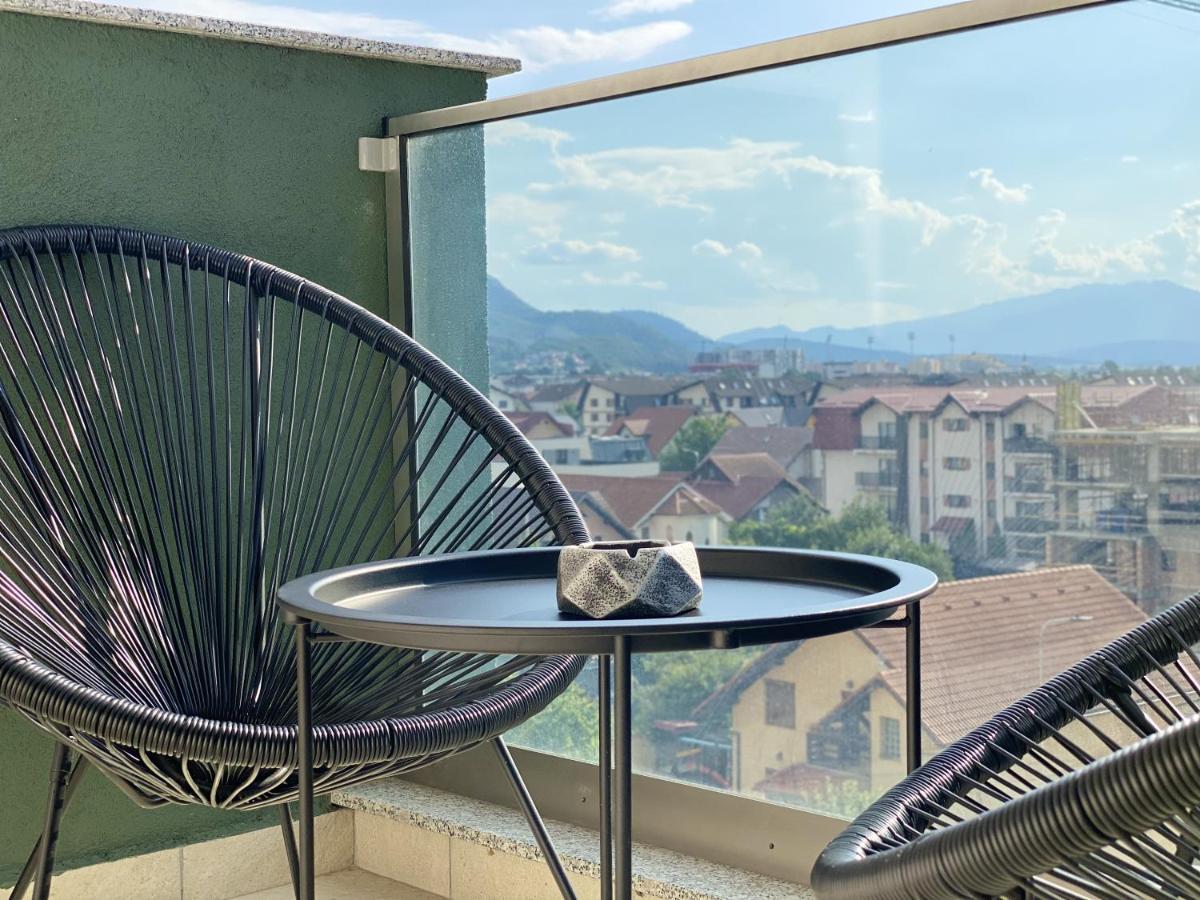 Happy Place With Mountain View